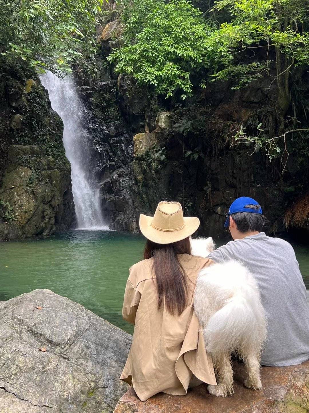 不畏风雨ET5，悦享溯溪露营